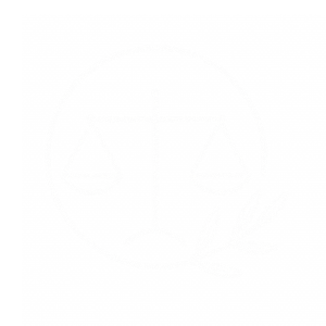 Delicadas escamas blancas perfiladas dentro de un círculo, acentuadas por una rama de olivo en la parte inferior derecha, sobre un fondo gris suave.