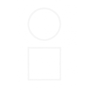 Fondo blanco limpio y neutro, perfecto para resaltar la belleza única de joyas artesanales de madera de olivo y plata reciclada.